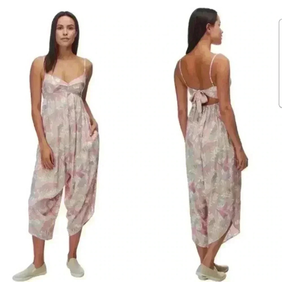 Patagonia Lost Flower Wide Leg Jumpsuit Floral Print Tencil Tie Back Size Medium - Picture 1 of 6